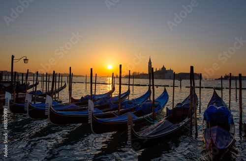 Barche  Gondole  Venezia © olegveneto