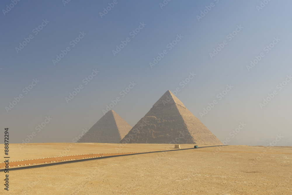 ピラミッドへの道