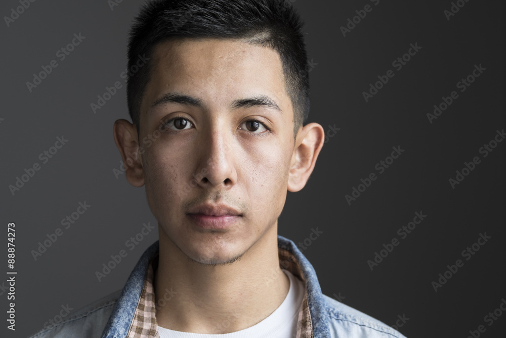 Obraz premium Studio portrait of a young man, close up