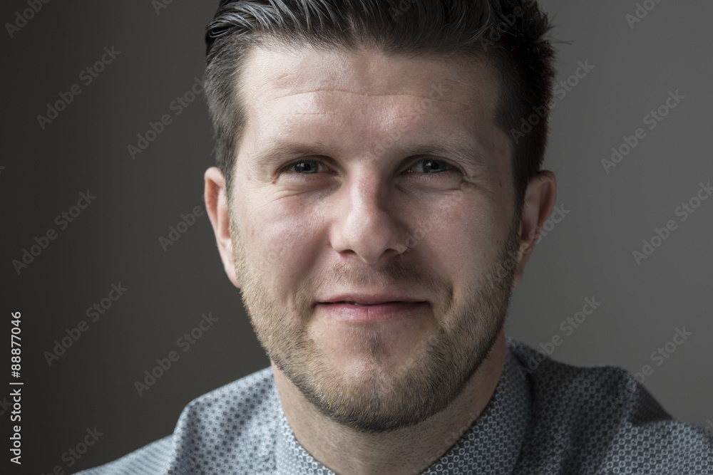 Obraz premium Studio portrait of a Caucasian man smiling