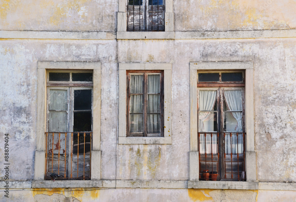 Obraz premium Detail of an old big abandoned house in Sintra