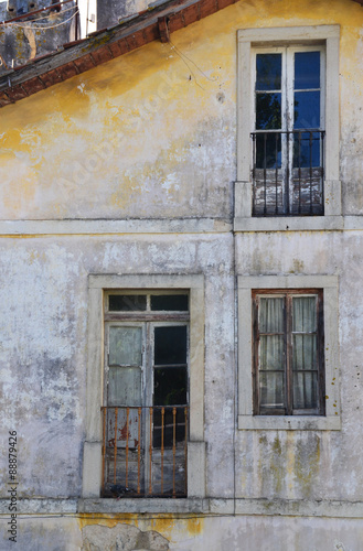 Detail of an old big abandoned house in Sintra © Arevik