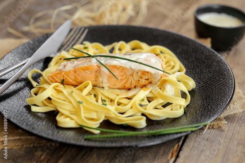 pavé de saumon & tagliatelles maison photo