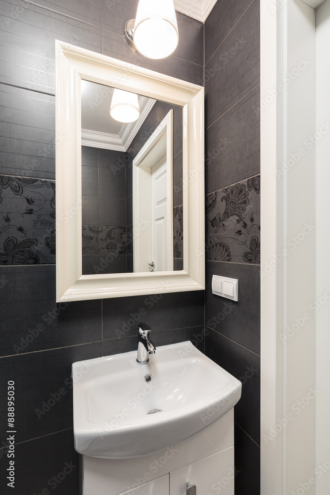 Obraz premium Washbasin and mirror