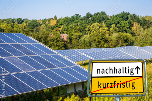 Solarpark Schild nachhaltig/kurzfristig photo