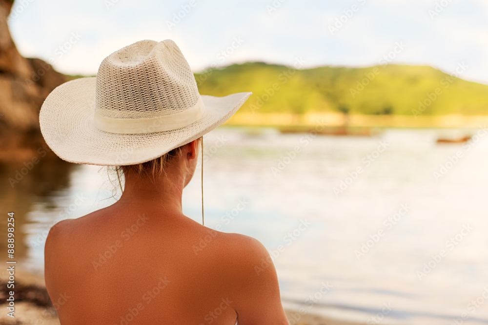 Young woman in a white hat.