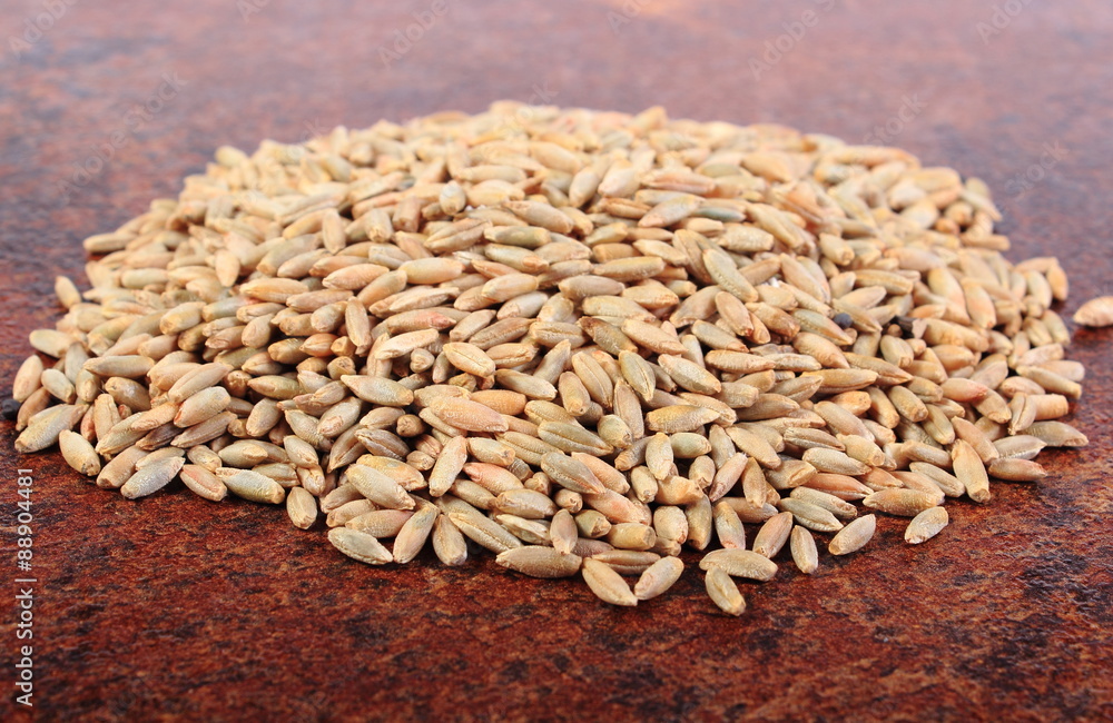 Obraz premium Heap of organic rye grain