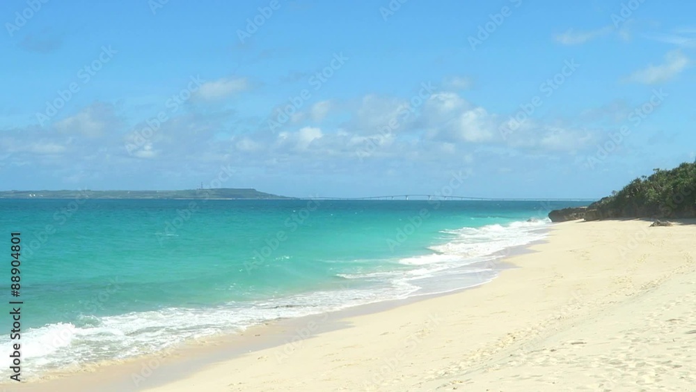 宮古島の来間島にある長間浜ビーチの風景 宮古島の来間島にある長間浜ビーチの風景
