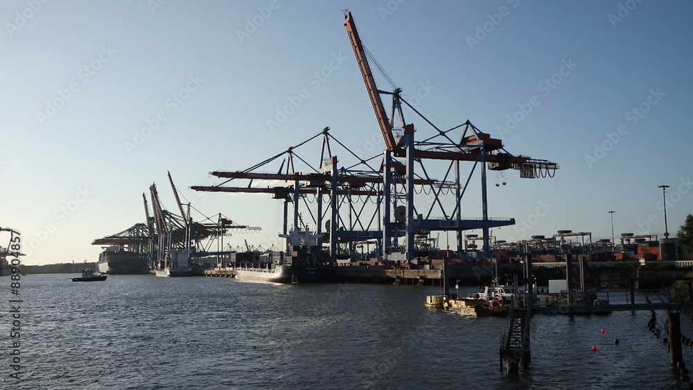 Sonnenuntergang im Containerhafen Sonnenuntergang im Containerhafen