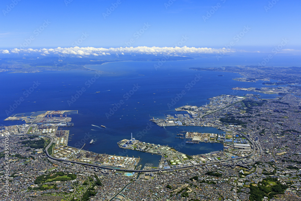 Fototapeta premium 京浜コンビナート/神奈川県磯子上空から京浜コンビナートの空撮