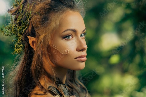 Dekoracja na wymiar  elf-woman-in-a-magical-forest