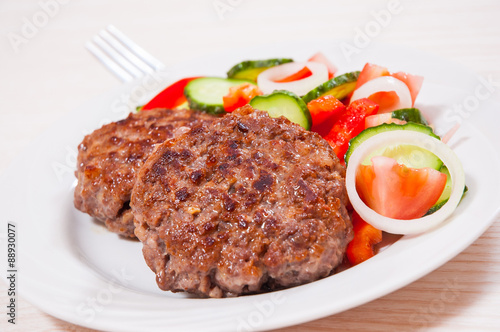 beef burger with vegetables salad