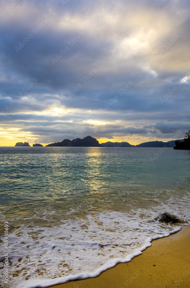 Fototapeta premium sunset in the Philippines in the area of El Nido
