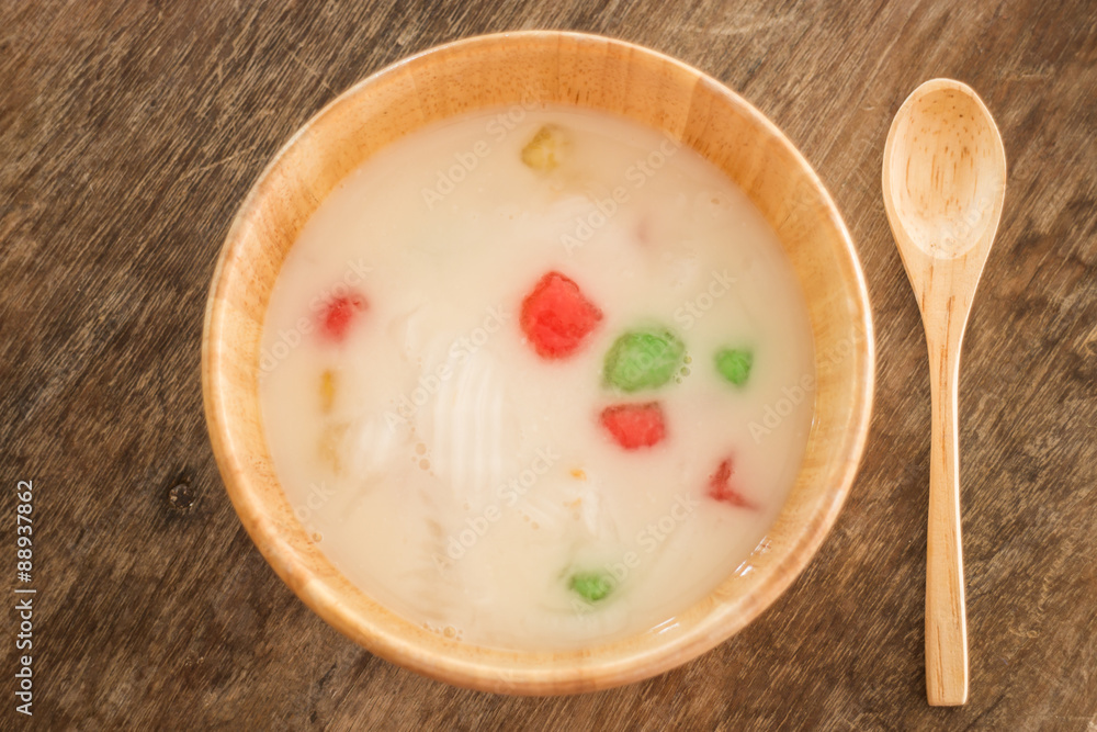 Water chestnut coated with tapioca starch in coconut cream Water chestnut coated with tapioca starch in coconut cream