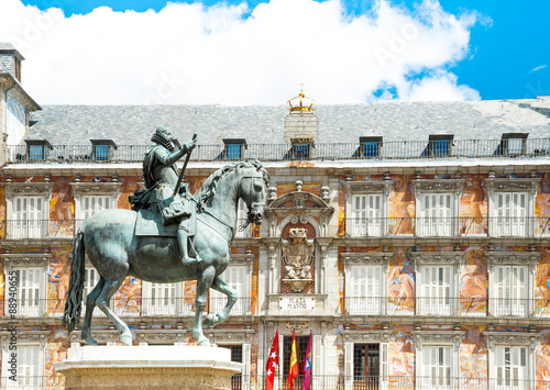 Statue of Philip III in front of his house on Mayor plaza in the photo