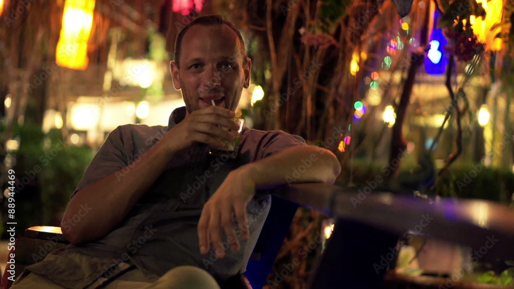 Young, happy man raising toast to camera and drinking cocktail in cafe at night
Young, happy man raising toast to camera and drinking cocktail in cafe at night