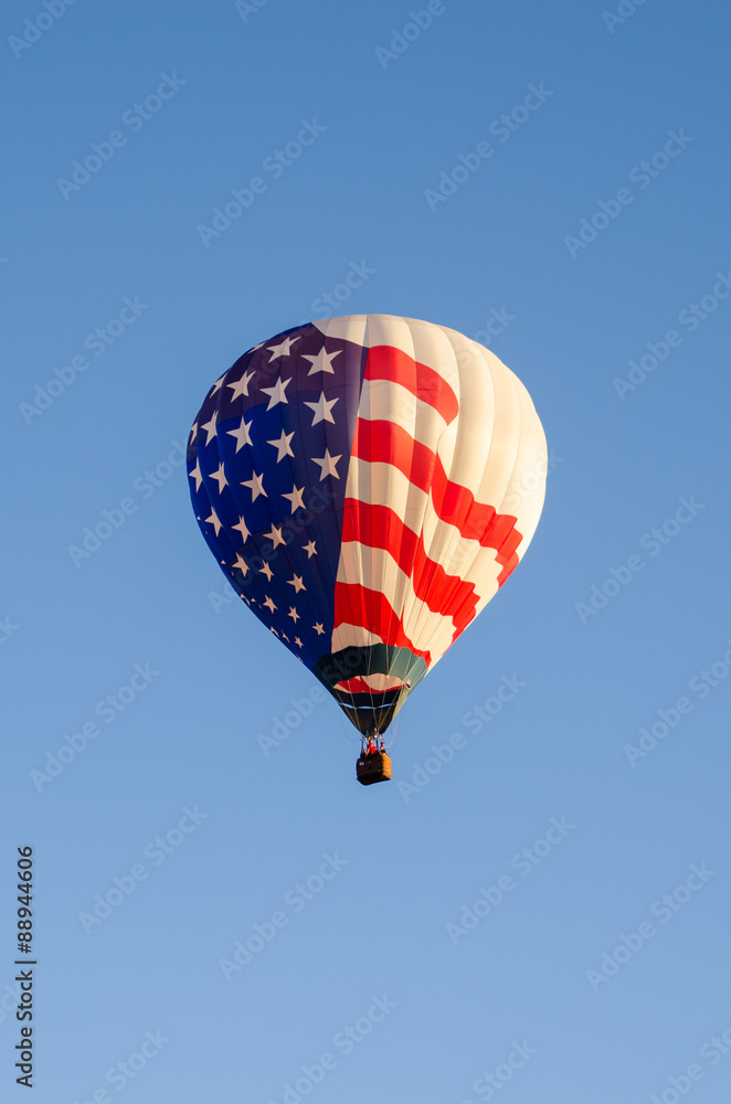 Fototapeta premium Hot air balloon in flight