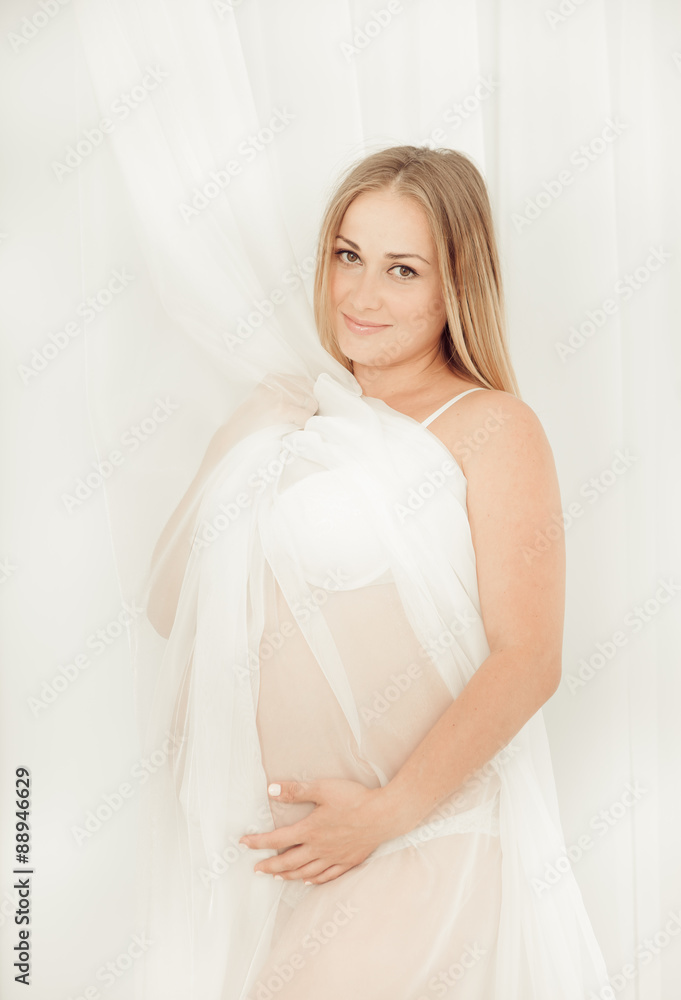 Pregnant shook in white cloth Pregnant shook in white cloth