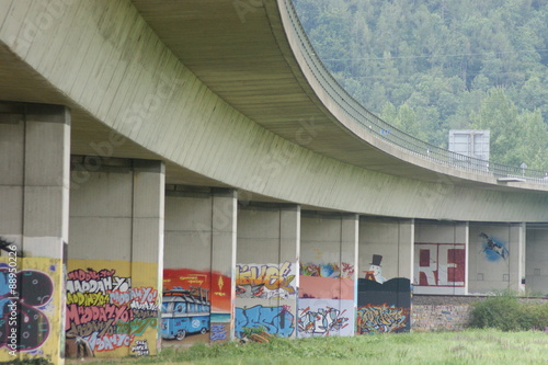 Grafittipark unter der Autobahnbrücke