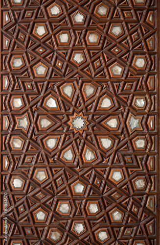 islamic pattern wooden engraving