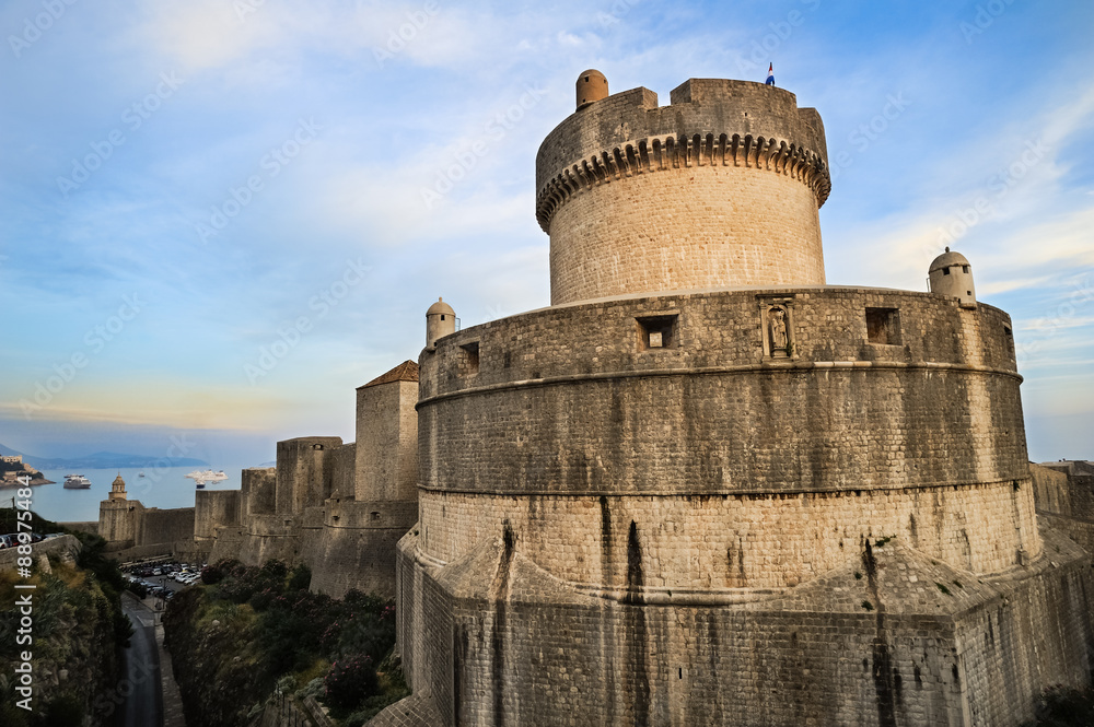 Minceta Turm und Stadtmauer von Dubrovnik