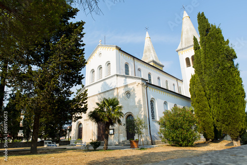 chiesa con campanili di lisignano medulin
