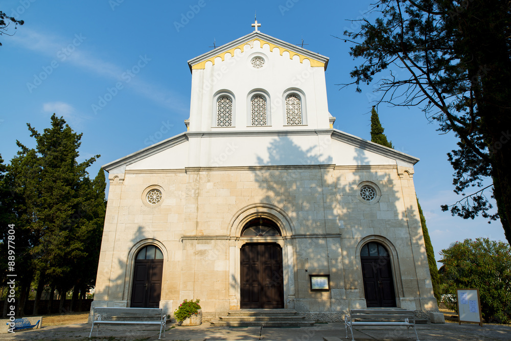 chiesa con campanili di lisignano medulin