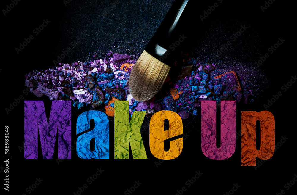 Texte makeup coloré en fards de maquillage sur fond noir avec pinceau Stock  Photo | Adobe Stock