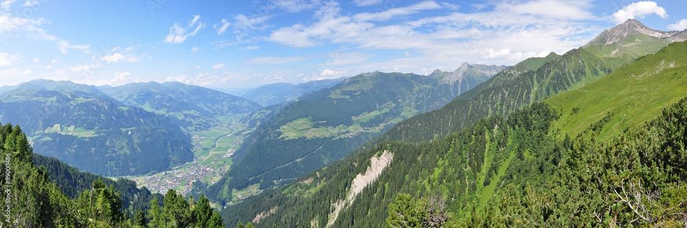 Bergpanorama im Zillertal / Österreich