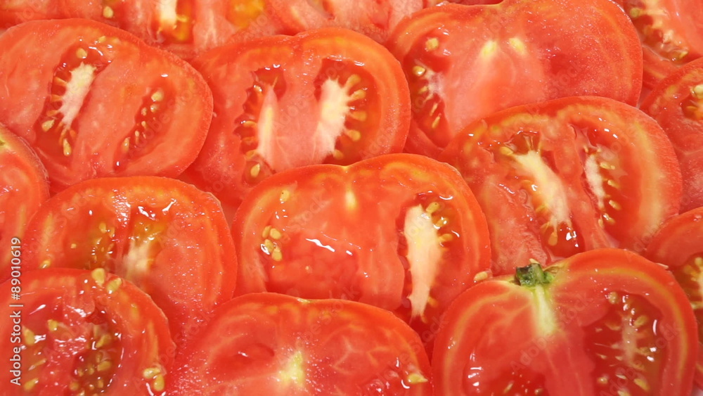 The clockwise rotating tomato slices The clockwise rotating tomato slices