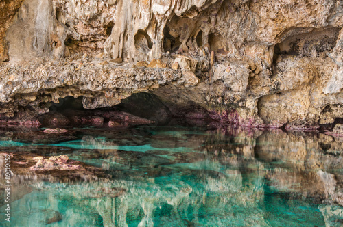 Avaiki Cave, Niue © olga46