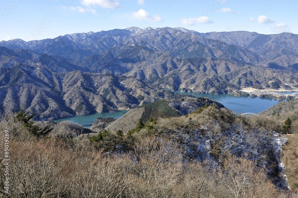 丹沢山地と宮ヶ瀬湖