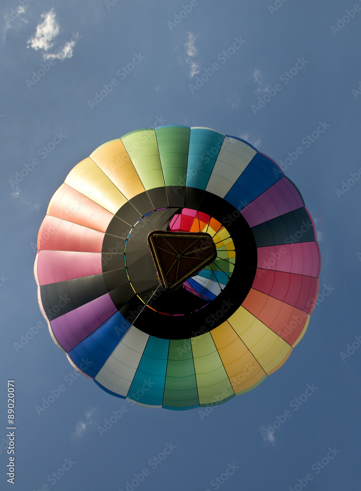 Fototapeta premium Hot air balloon floating directly overhead