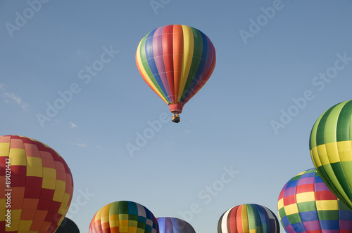 Fototapeta Naklejka Na Ścianę i Meble -  Single hot-air balloon floating above a balloon festival