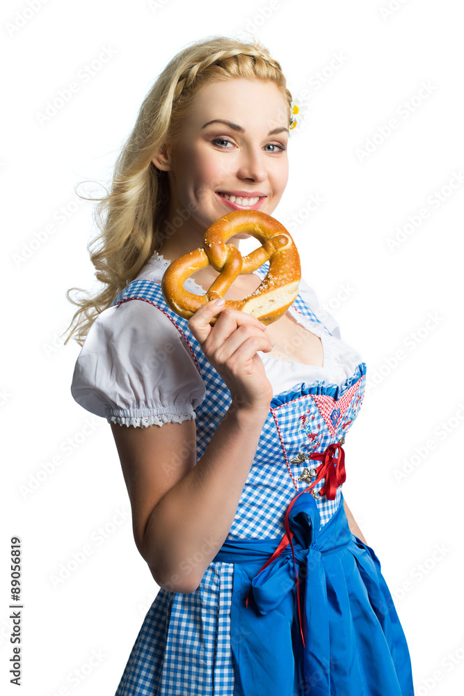 attraktive blonde Frau im Dirndl mit Brezel attraktive blonde Frau im Dirndl mit Brezel