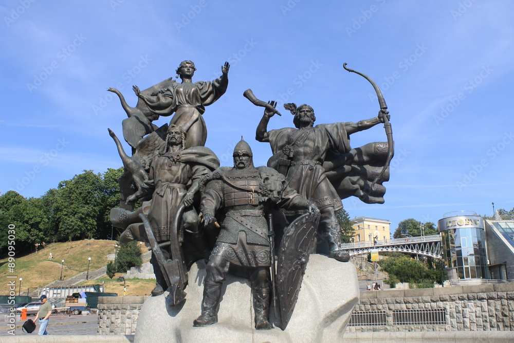 Monument to the founders of Kiev on Independence square