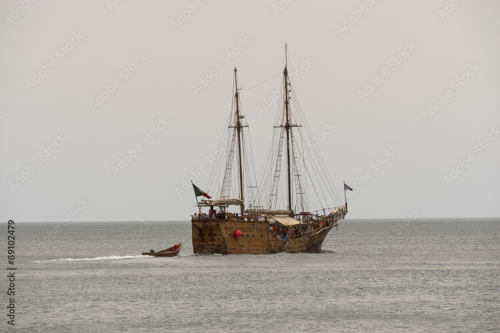 Obraz premium Galleon on the sea, touristic ship