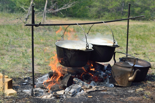 Cooking over a campfire in field conditions