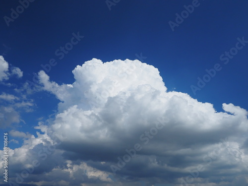 雨の予感のする積乱雲