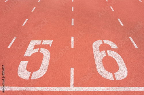 Obraz na płótnie Athletics track lane number five and six w salonie