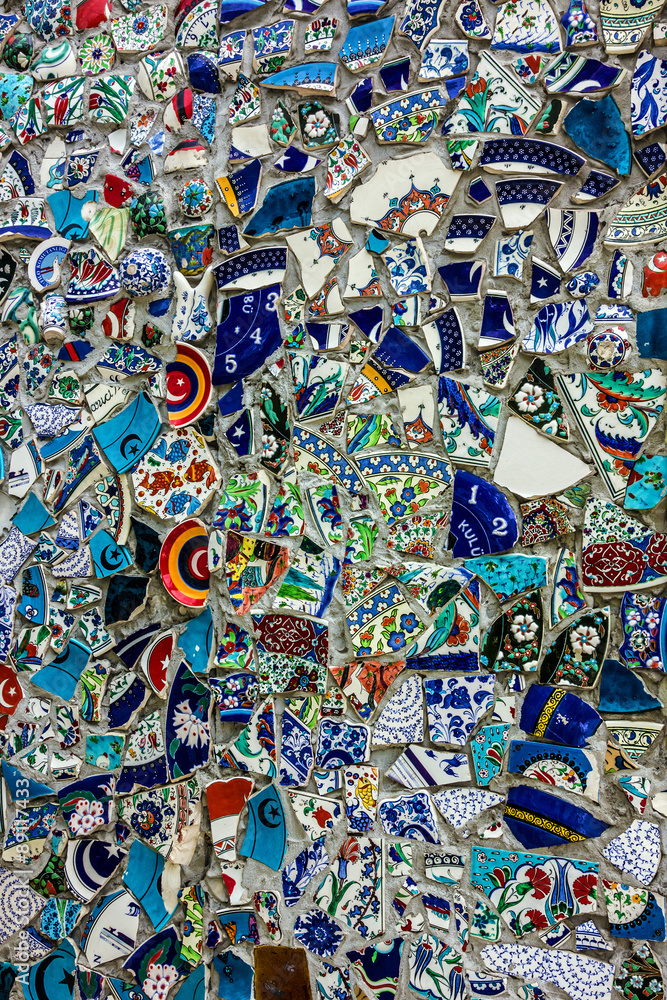 Fototapeta premium Tło gruzu potłuczonego szkła, konstrukcja ściany ulicy, Stambuł