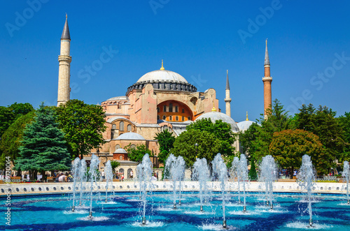 Canvas Print Hagia Sophia mosque and fountain, Istanbul, Turkey