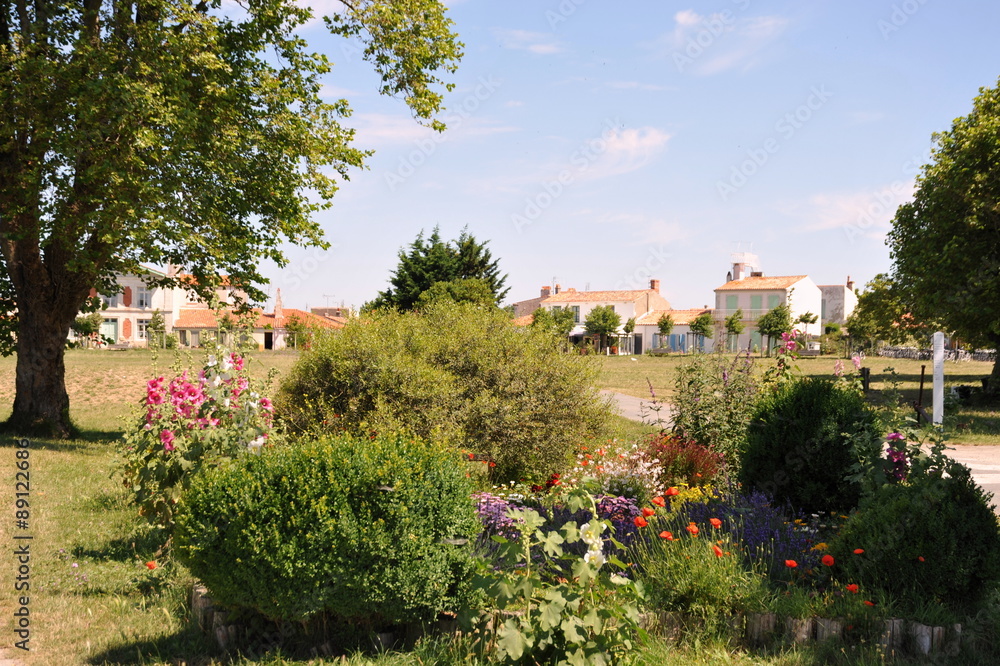 Obraz premium Village fleuri, ile d'Aix