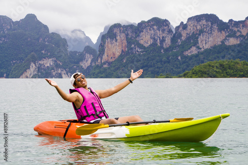 Young Asia man paddling in Chiewlarn dam in Surat Thani, Thailand © vichly4thai