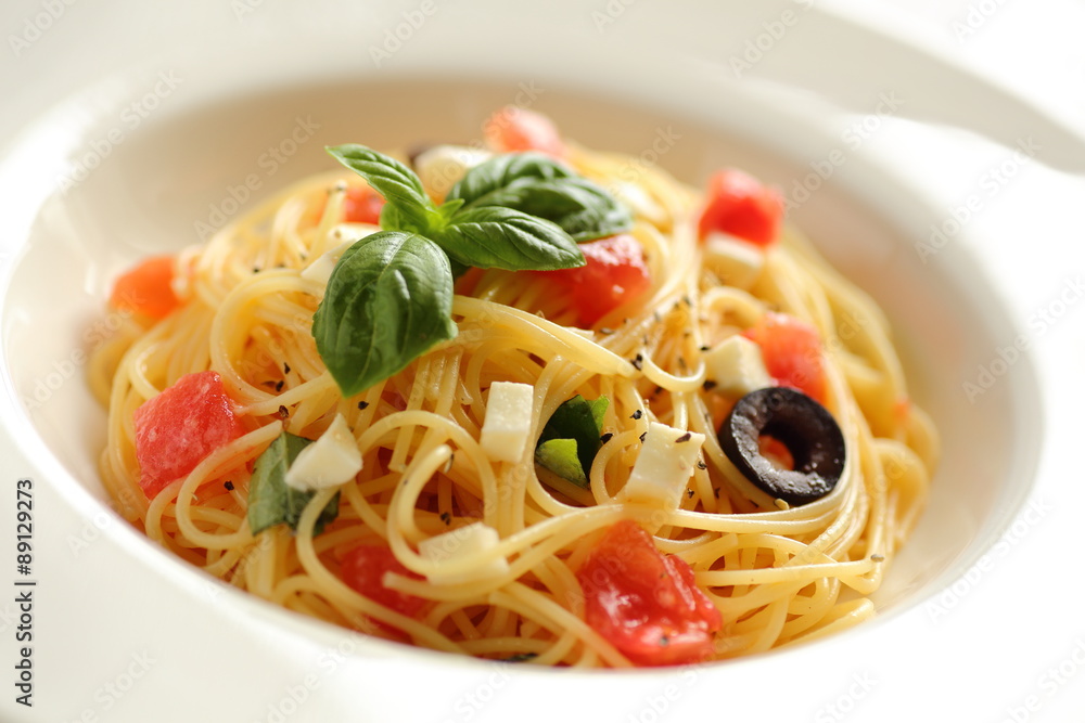 トマトとモッツァレラチーズの冷製パスタ トマトとモッツァレラチーズの冷製パスタ