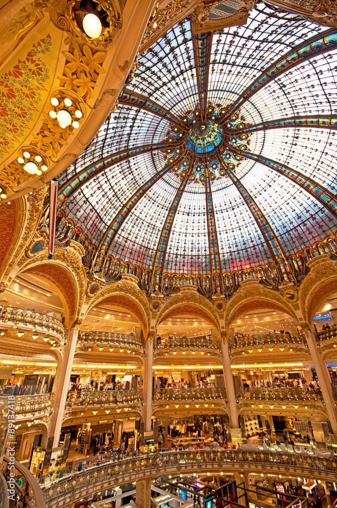 Obraz premium Galeries Lafayette interior in Paris