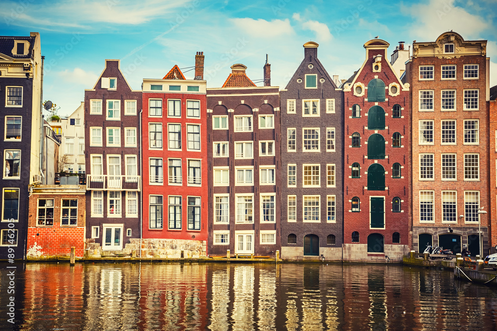 Fototapeta premium Stare budynki w Amsterdamie