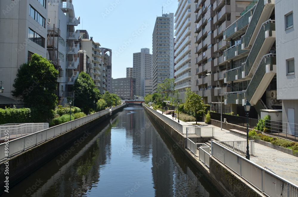 運河と街並