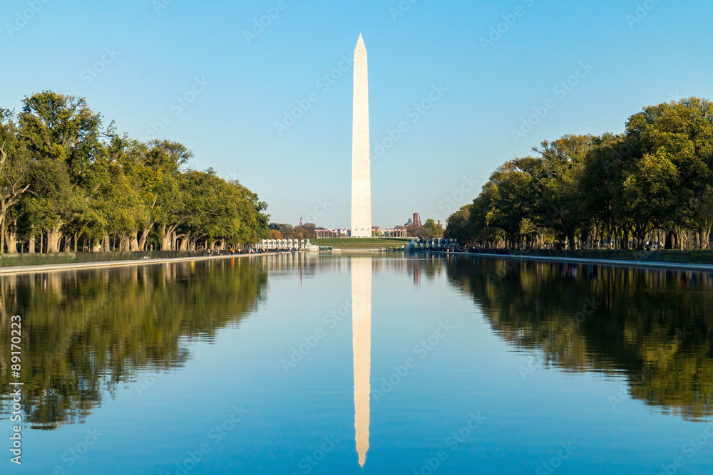 Naklejka premium Washington Monument Washington DC, USA. Seen from reflecting pool.