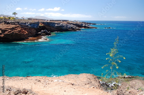 Piękne wulkaniczne klify w Playa Paraiso na Teneryfie
